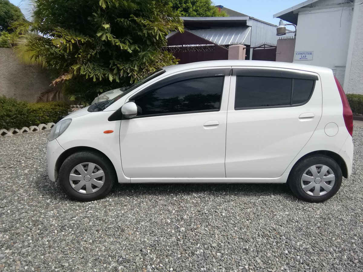 Daihatsu mira 2012