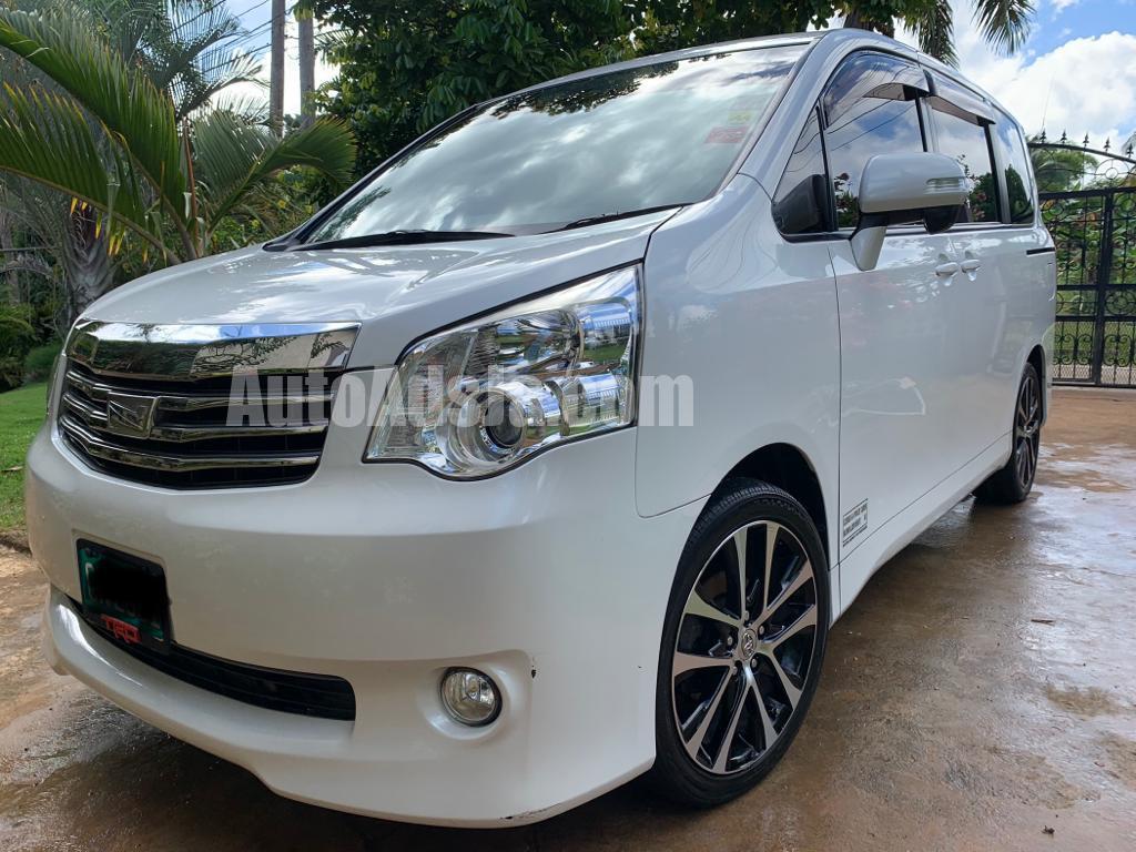 2013 Toyota Noah for sale in St. Ann, Jamaica