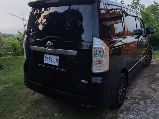 2011 Toyota Voxy zs 
$1,850,000