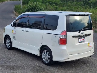 2010 Toyota Noah S
