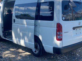 2016 Toyota Hiace commuter for sale in Kingston / St. Andrew, Jamaica