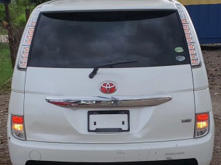 2012 Toyota Isis G 
$1,145,000