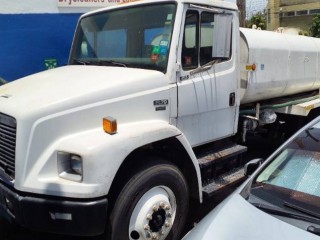 2001 Freightliner FL70 
$1,900,000