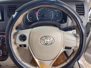 2012 Toyota Isis G 
$1,145,000