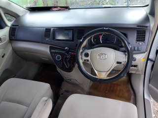 2012 Toyota Isis G 
$1,145,000