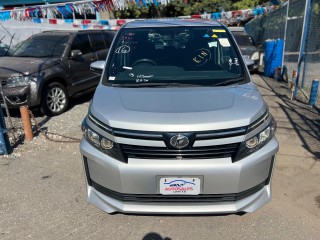 2015 Toyota Voxy for sale in Kingston / St. Andrew, Jamaica