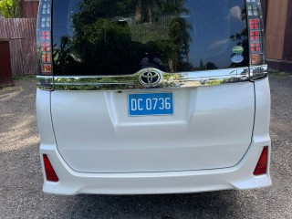 2016 Toyota Voxy 
$3,500,000