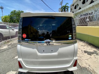 2015 Toyota Voxy for sale in Kingston / St. Andrew, Jamaica