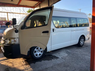 2016 Toyota Hiace commuter for sale in Kingston / St. Andrew, Jamaica