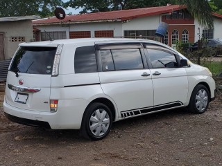 2012 Toyota Isis G 
$1,145,000